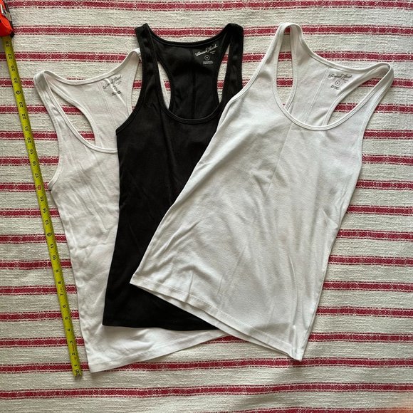 Universal Thread Tanks - Picture 1 of 5